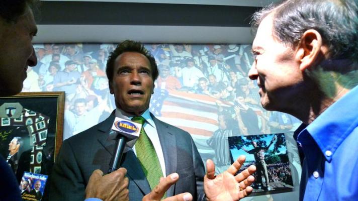 Arnold_told_the_MUSLTV_people_how_Larry_Scott_helped_him_when_he_first_came_to_America.jpg